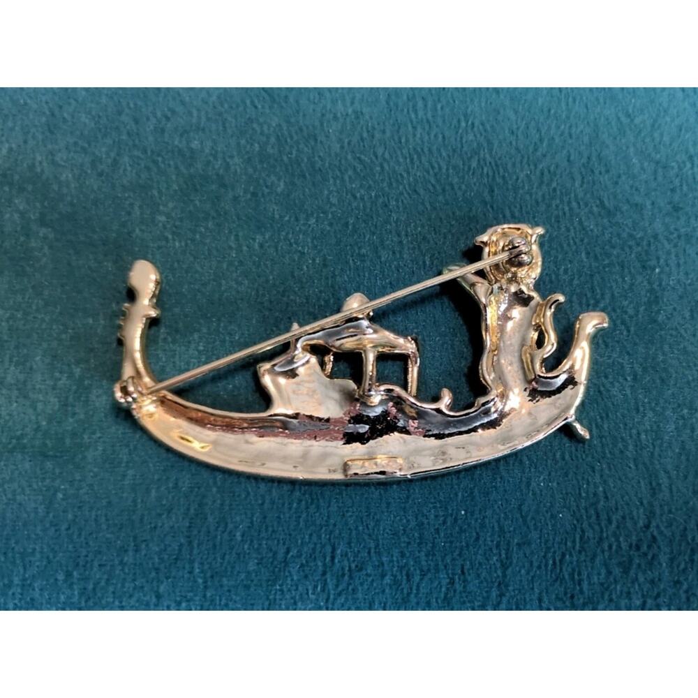 Vintage Cats on a Venetian Italian Gondola Brooch Pin Gold Tone Signed AJC - Picture 2 of 3